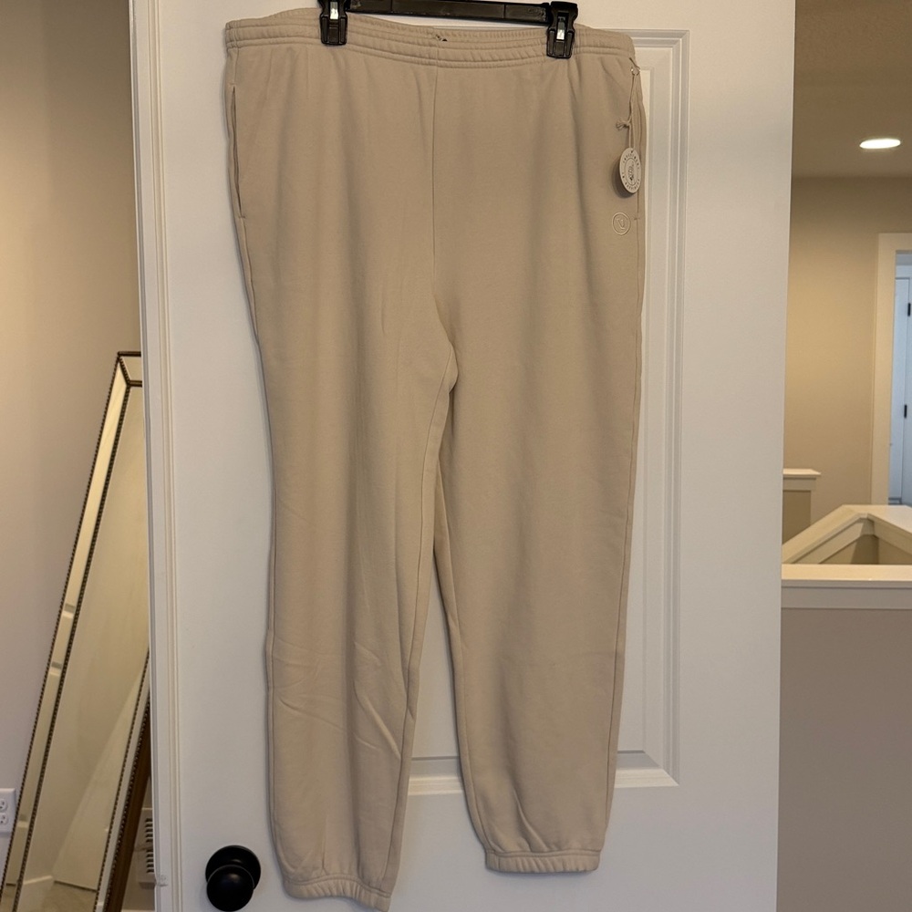 Vuori pants in size extra large - Picture 2 of 12